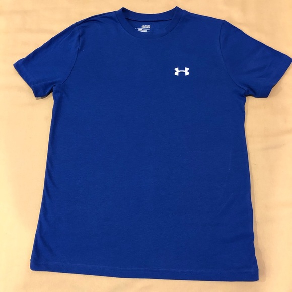 New youth medium large under armour t shirts
